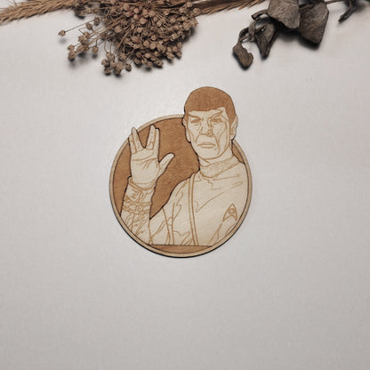 Set di sottobicchieri in legno incisi – Design cinematografico iconico